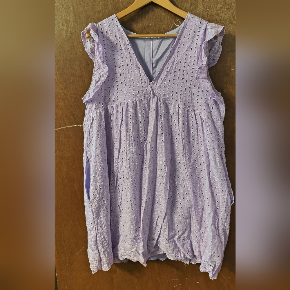 Lavender Eyelet Sleeveless Top